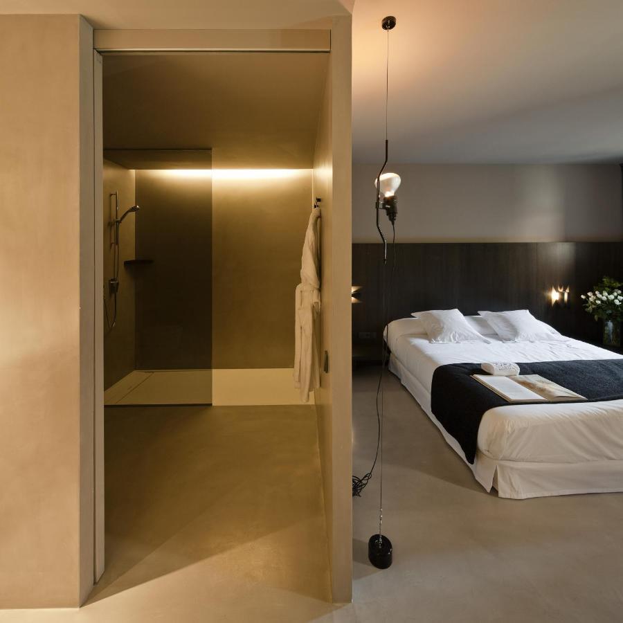 Caro Hotel Валенсия Экстерьер фото A room at the hotel