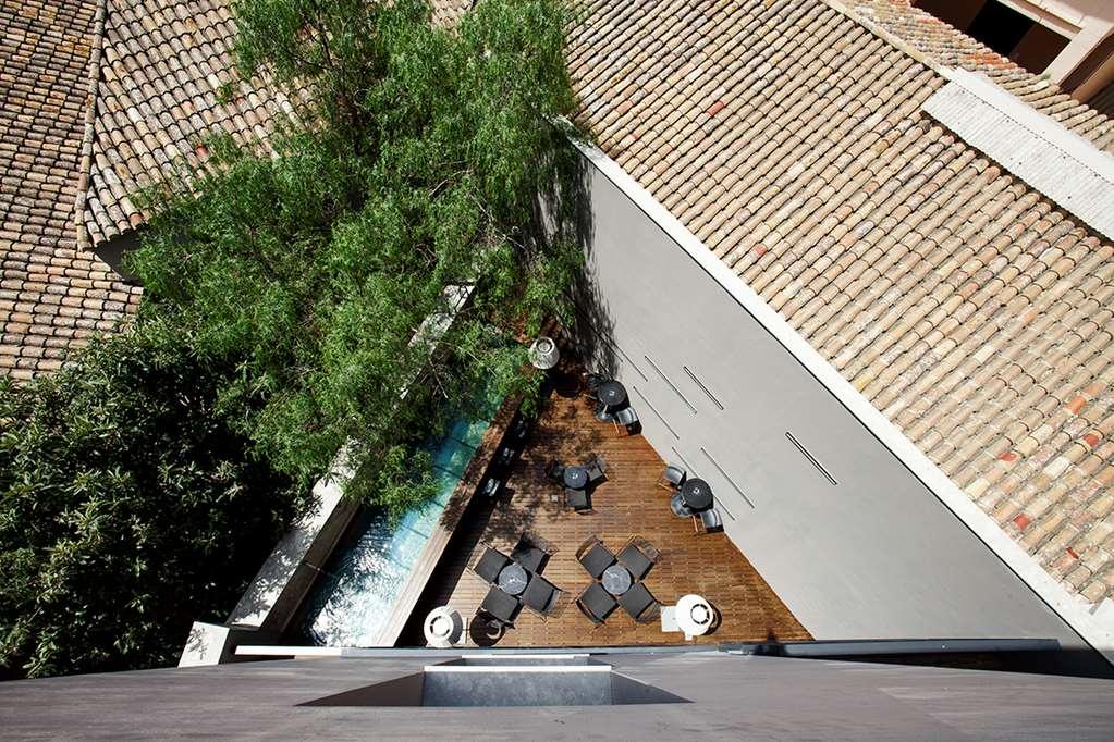 Caro Hotel Валенсия Удобства фото The sculpture in 2011