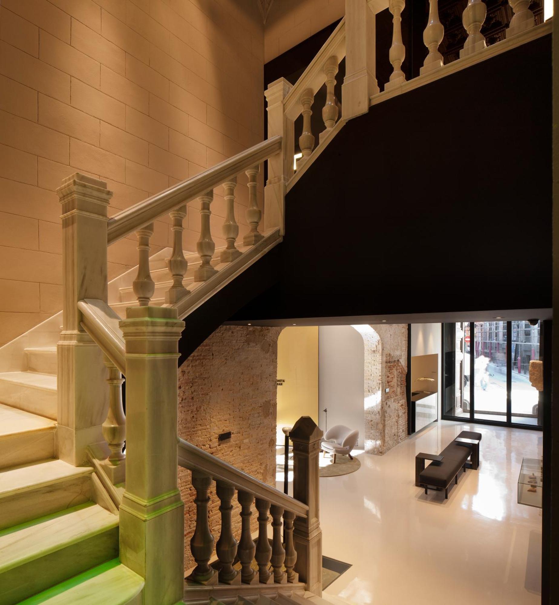 Caro Hotel Валенсия Экстерьер фото The staircase
